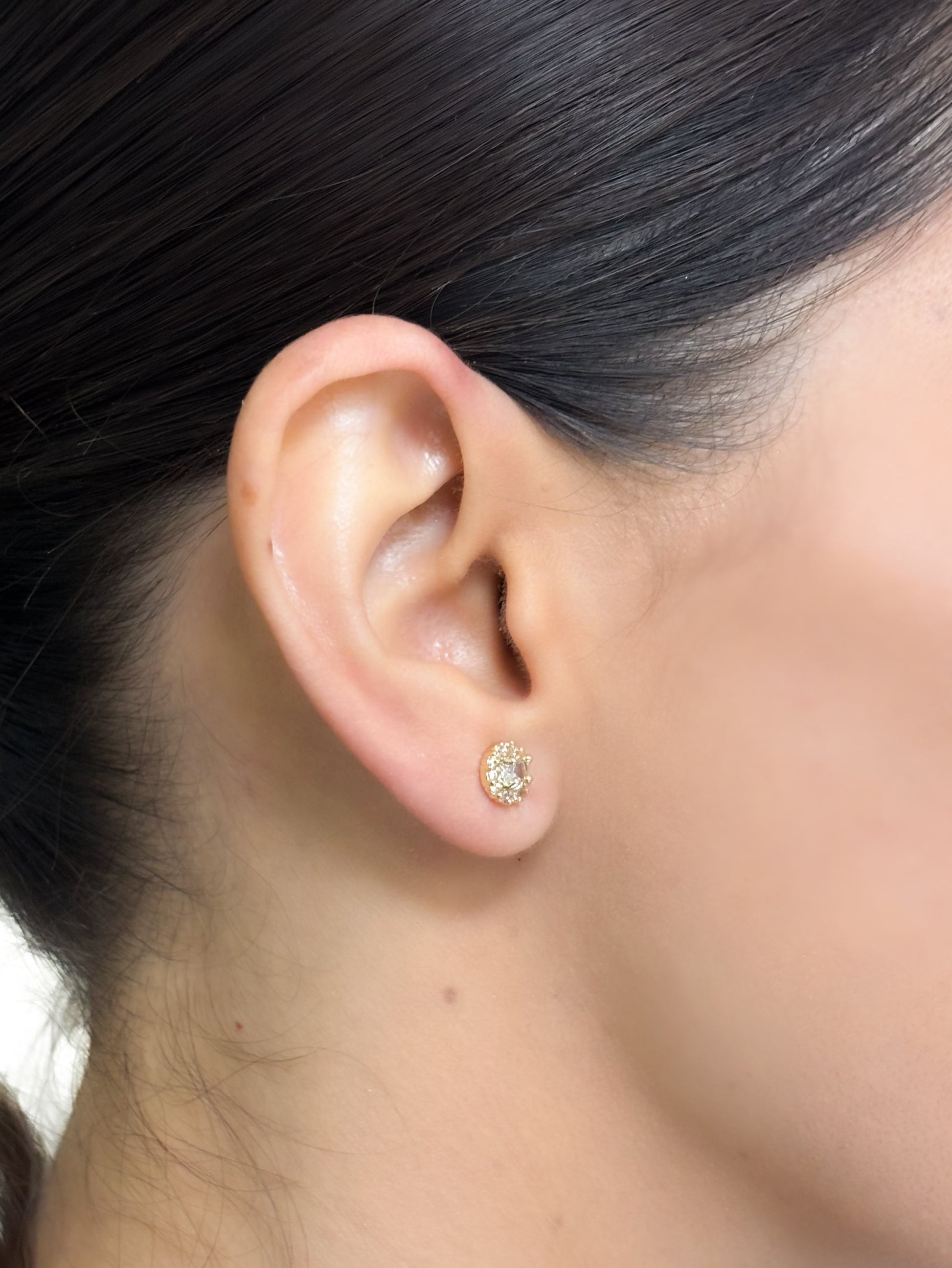 ARETES BROQUEL ZIRCONIAS BAÑO DE ORO PUNTO JOYERIA