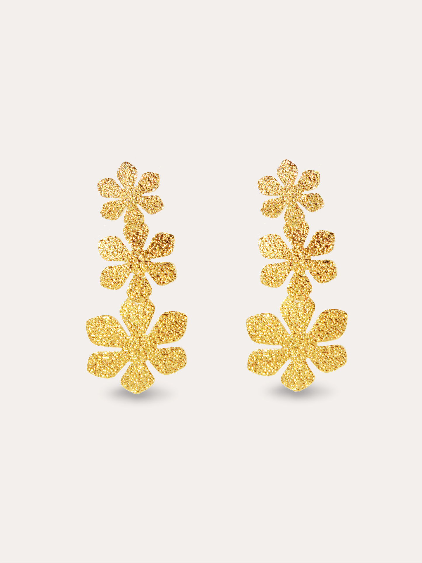 Aretes flores dorado