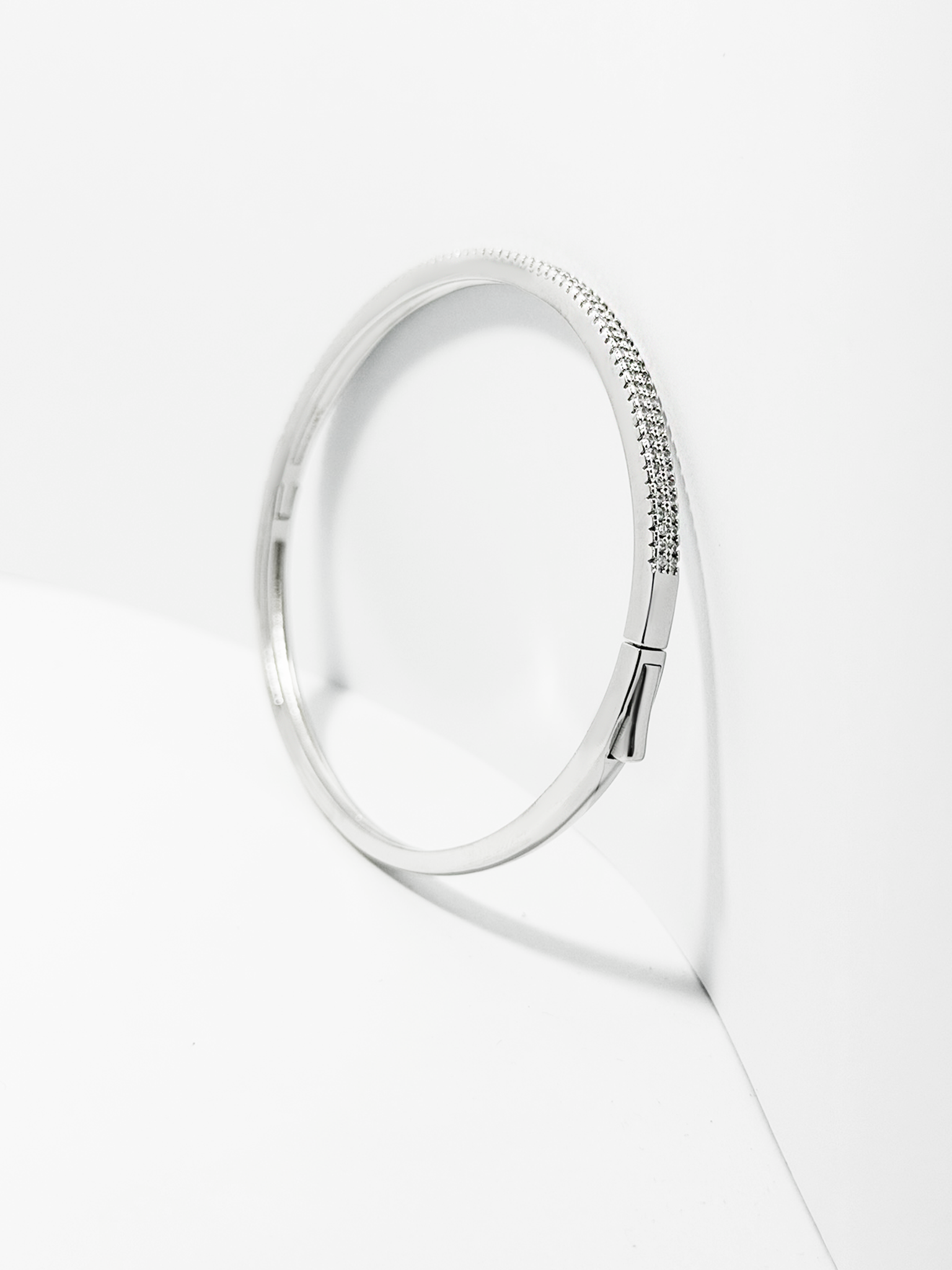 Brazalete rigido zirconias Plata .925 PUNTO JOYERIA